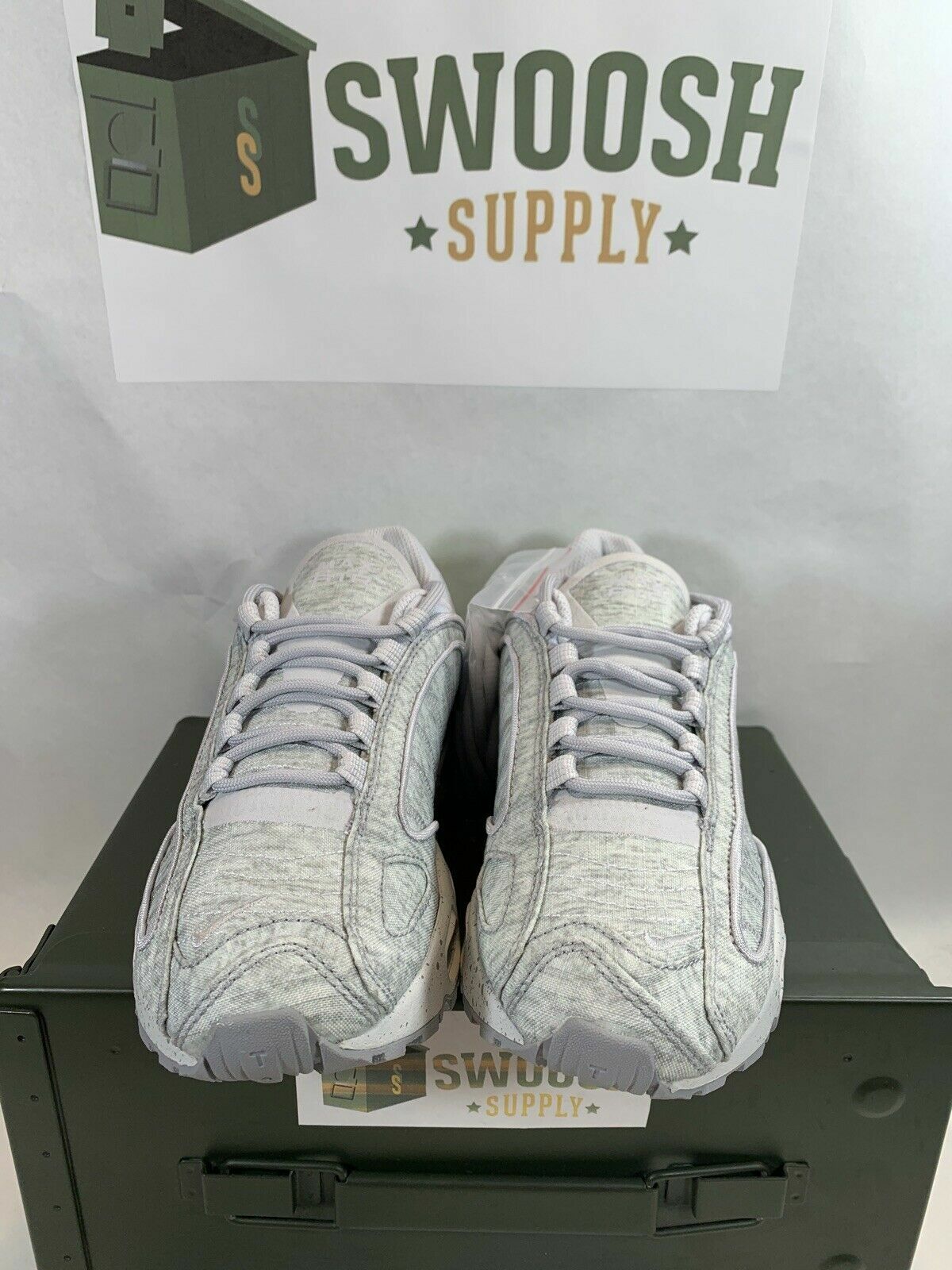 grey & white air max tailwind iv sneakers