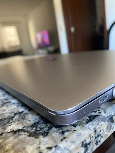 Apple MacBook Pro with 2.6GHz Intel Core i7 (16-Inch, 16GB Apple MacBook Pro with 2.6GHz Intel Core i7 (16-Inch, 16GB