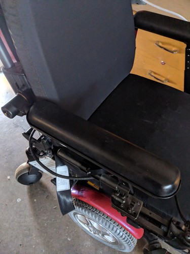 Quantum 600 Power Wheelchair 2sp excellent