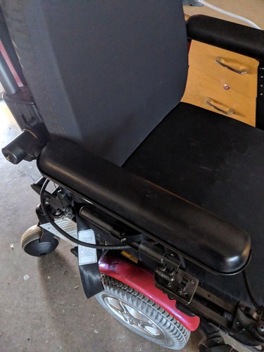 Quantum 600 Power Wheelchair 2sp excellent