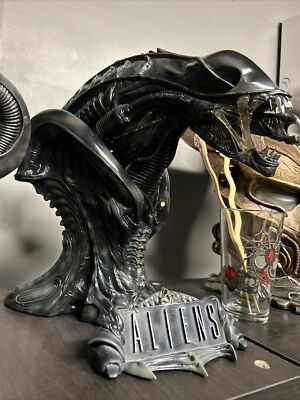 Sideshow - Aliens Warrior Xenomorph Legendary Scale Bust Exclusive Variant LE