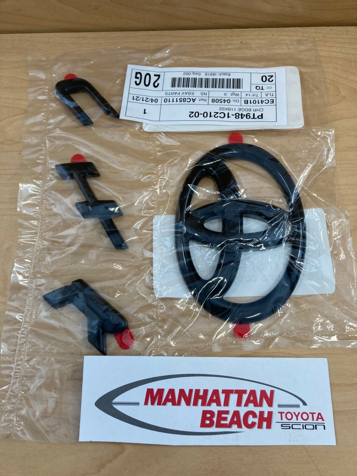 2018-2022 C-HR LE & XLE GLOSS BLACK EMBLEM OVERLAY KIT