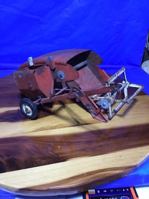Vintage 1950's Tru-Scale Pull Type Combine 1/16 Scale Toy Farm Implement C-406