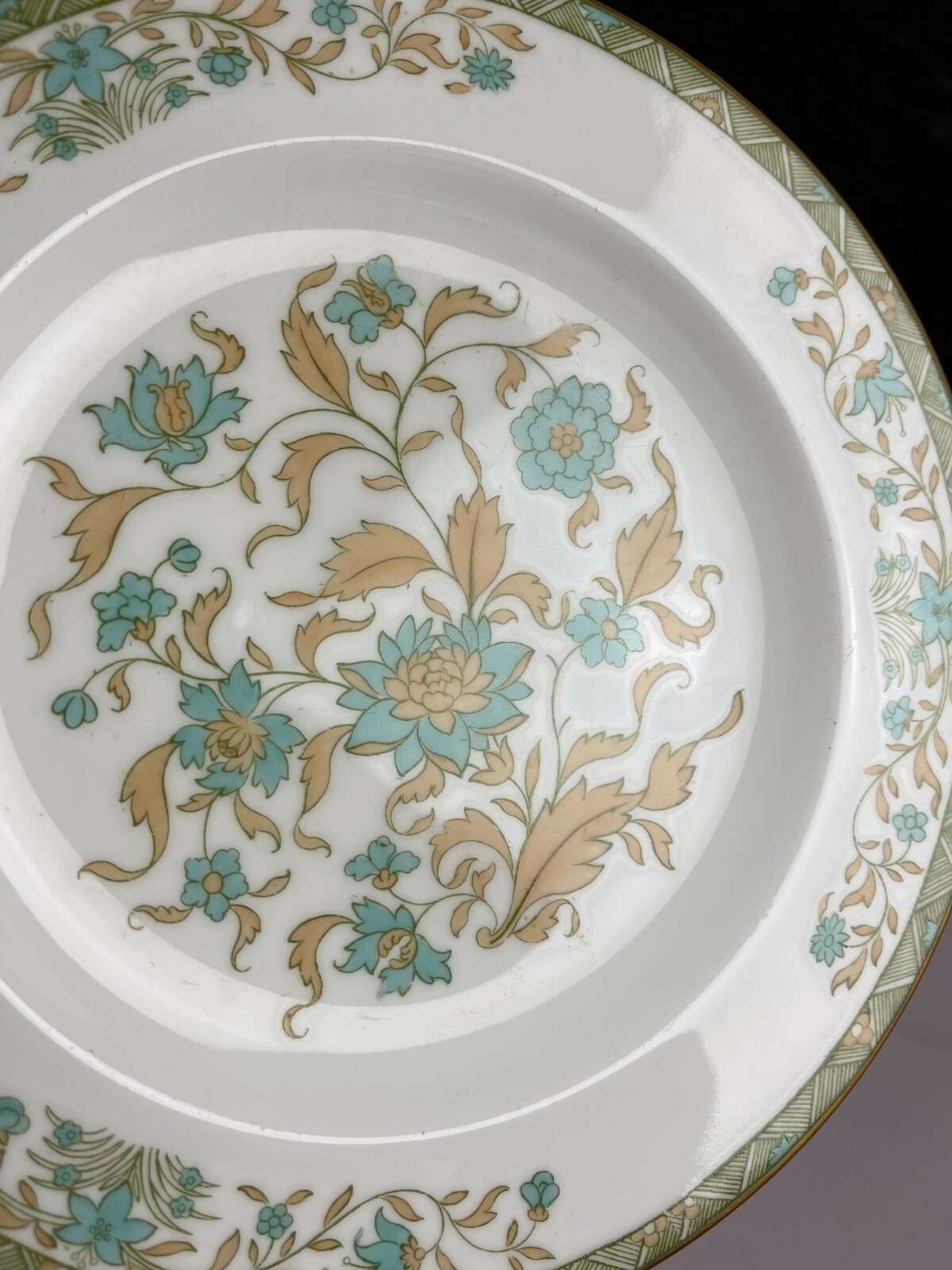 Wedgwood Hand Painted Floral Dinner Plate 26 cm Wide 1887-1891 RARE