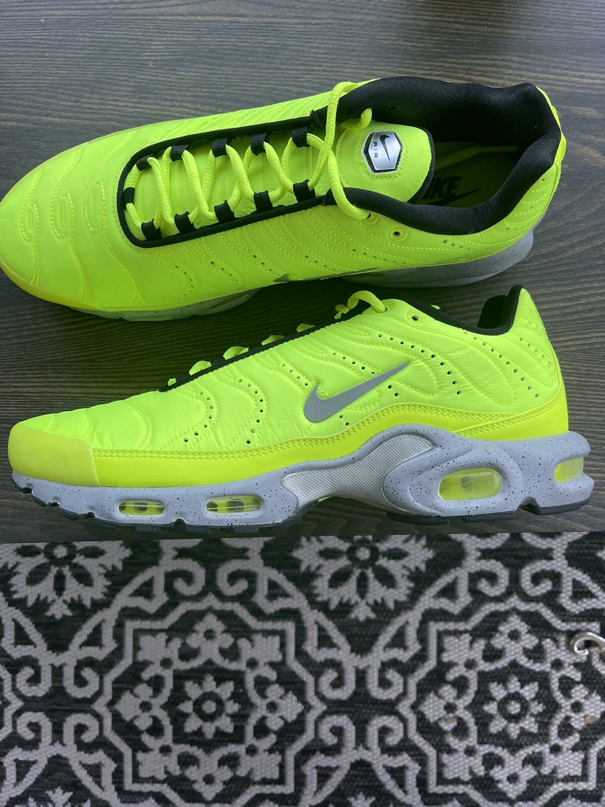 volt air max plus