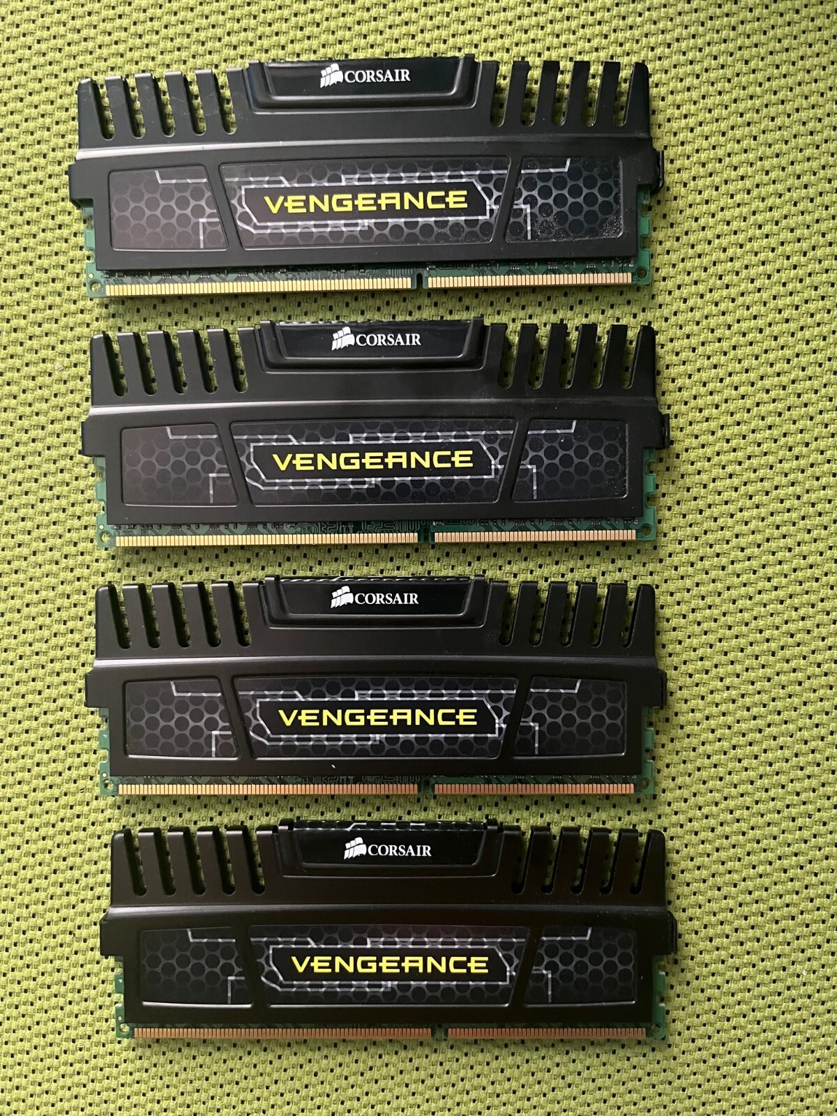 Corsair Vengeance DDR3-1600MHz 16GB (2 x 8GB) + 8GB (2 x 4GB