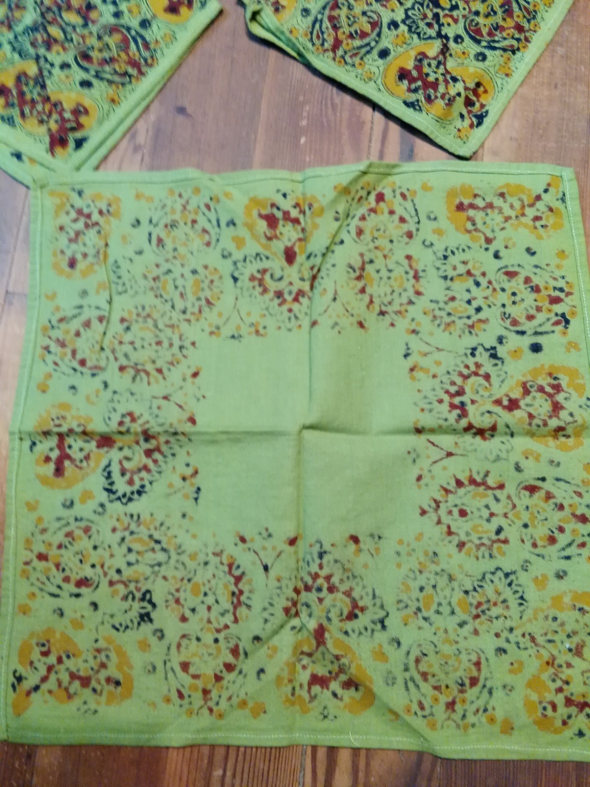 7 Vintage Green CLOTH NAPKINS 80's NOS Paisley Print