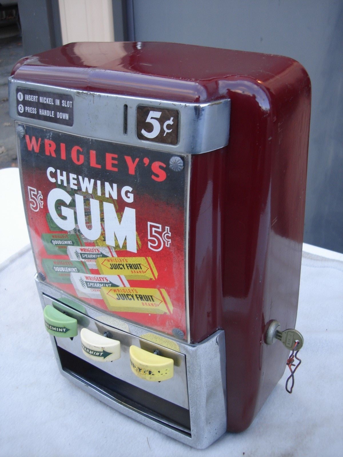 Vintage Original 1940's Vendo  Wrigley's  5 cent  3 Column Vending Machine