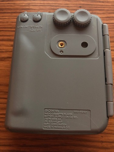 Vintage Sony Sports Walkman FM/AM Radio Cassette Player Yellow WM-FS191 Works