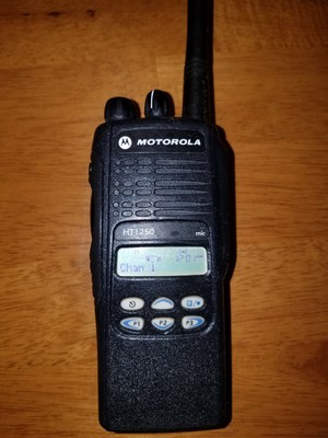 MOTOROLA HT1250 VHF 136-174mhz 128ch PORTABLE RADIO AAH25KDF9AA5AN. CLEAN!. Buy it now for 145.0