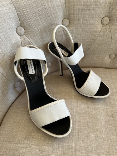 BALENCIAGA ホワイト トングサンダル　39 BALENCIAGA(バレンシアガ) サンダル ホワイト サイズ 43｜【公式