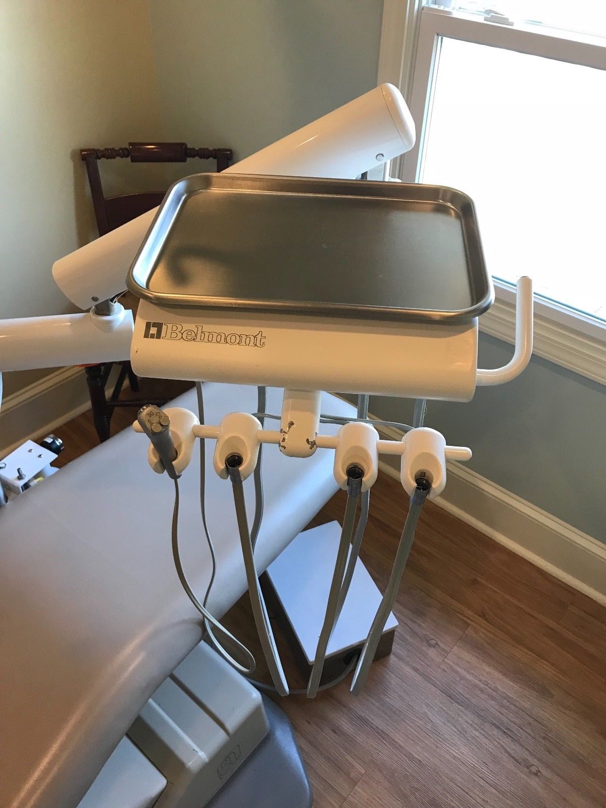 Adec Dental Chair w/Delivery, Light