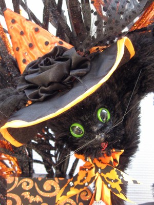 Halloween Wreath Black Orange Boo Cat Witchs Hat Feathers Green Hands Spooky 30
