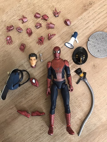 MAFEX THE AMAZING SPIDER-MAN 2 FIGURE