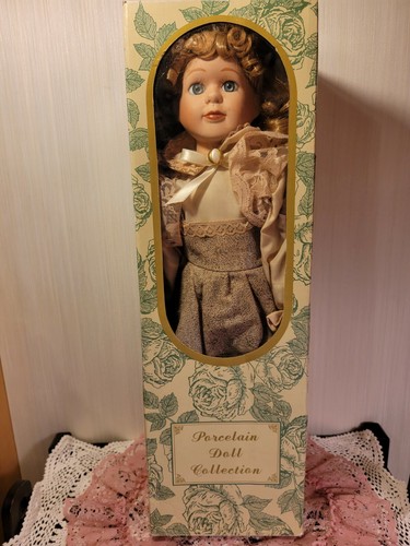 World bizarre incorporated porcelain doll 18