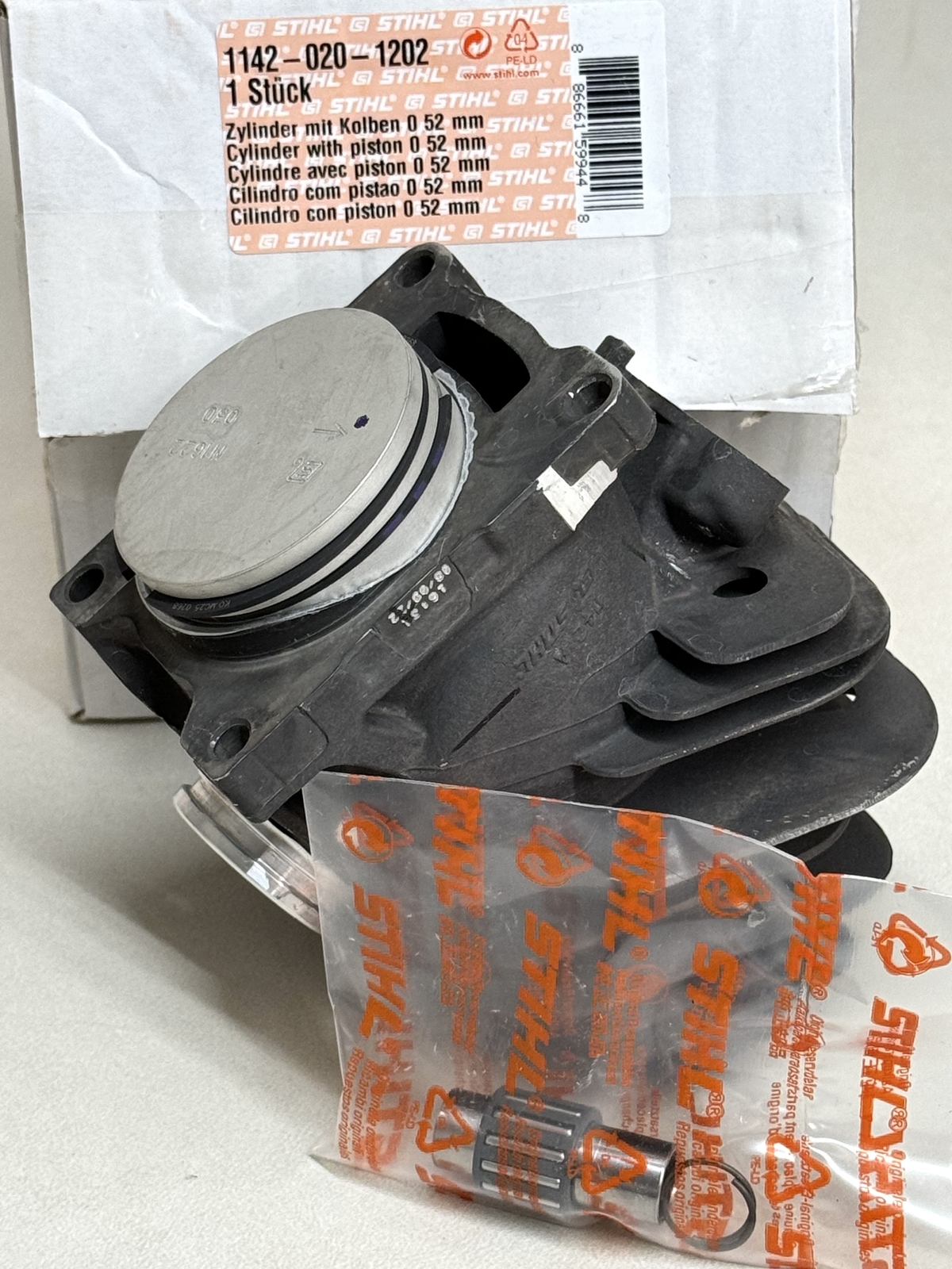 STIHL OEM CYLINDER WITH PISTON KIT 1142 020 1202 MS462 MS462C C-M R MS462R - Picture 1 of 5