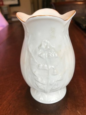 Belleek Kylemore Abbey Gold Rimmed Vase