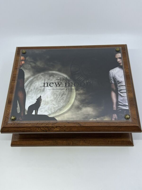 Twilight Saga New Moon Wooden Treasure Chest Keepsake Box Edward & Jacob