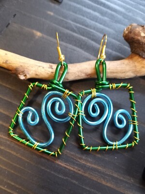 UNIQUE M EMERALD GREEN WIRE SQ DESIGN/SKY BLUE SCROLL/YELLOW GOLD WRAP EARRINGS