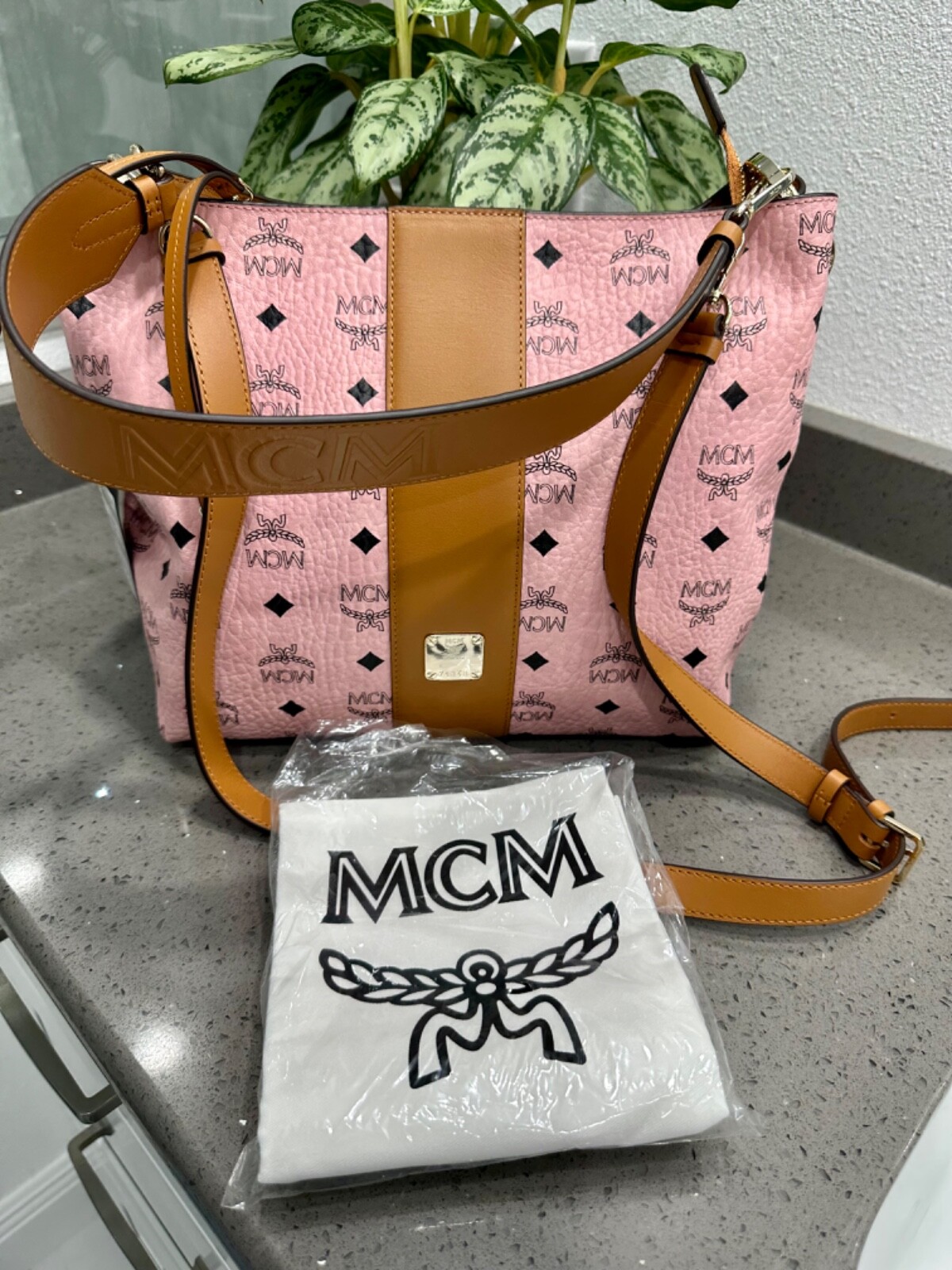 MCM Klara Soft Pink Visetos Medium Hobo Crossbody Bag MCM Klara Soft Pink Visetos Medium Hobo Crossbody Bag