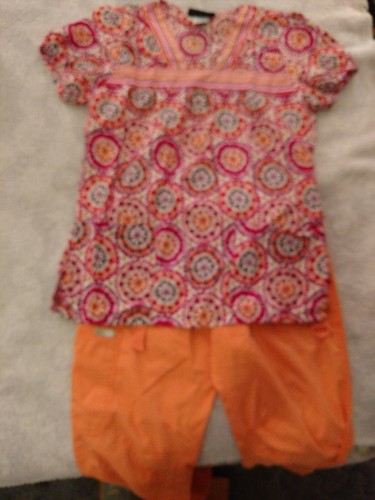 Lot of 6 Womens scrubs Sets, size small