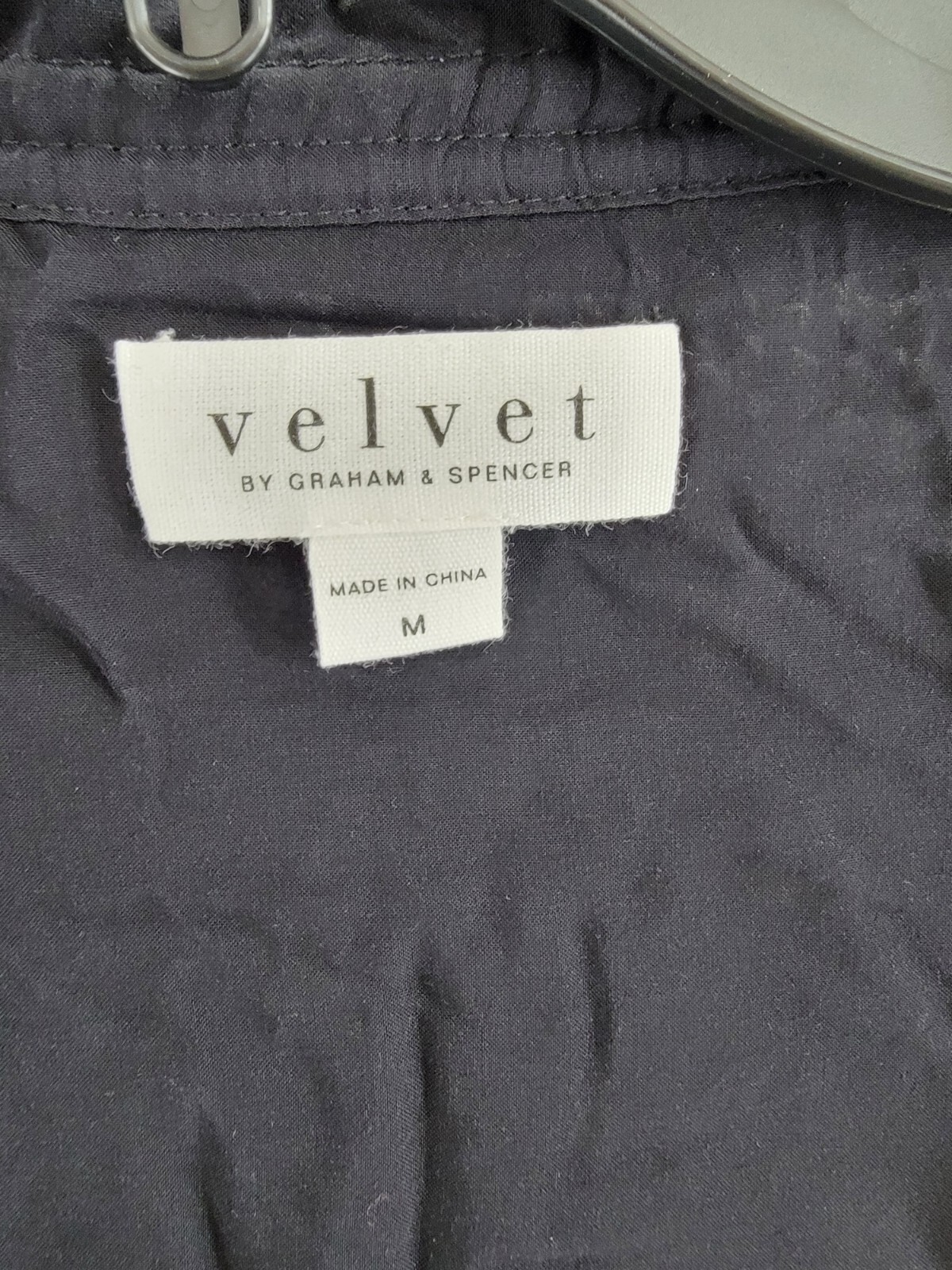 Velvet by Graham & Spencer Samantha Bishop Sleeve Split Neck Top Women's M Black - Picture 9 of 16