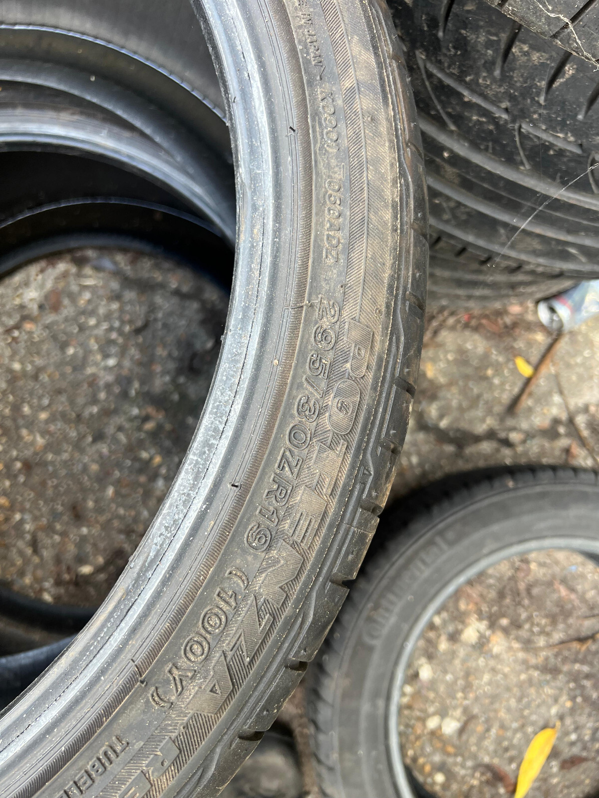 295 30 19 Bridgestone, Potenza RE050A N1 100Y, x2 A Pair 7.0mm  (F1_tyres) YD016