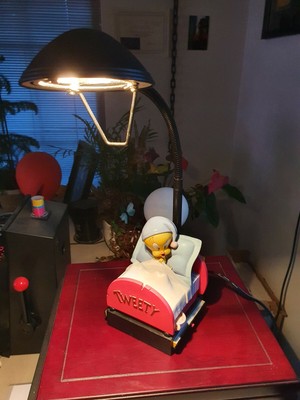 Extremely Rare! Looney Tunes Tweety in Bed Avenue of the Stars Fig Lamp Statue 