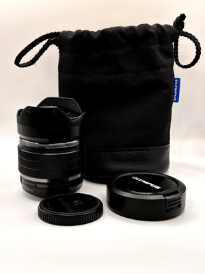 Excellent Olympus M.zuiko Digital ED 8mm F/1.8 Fisheye PRO Lens - Caps, Bag!