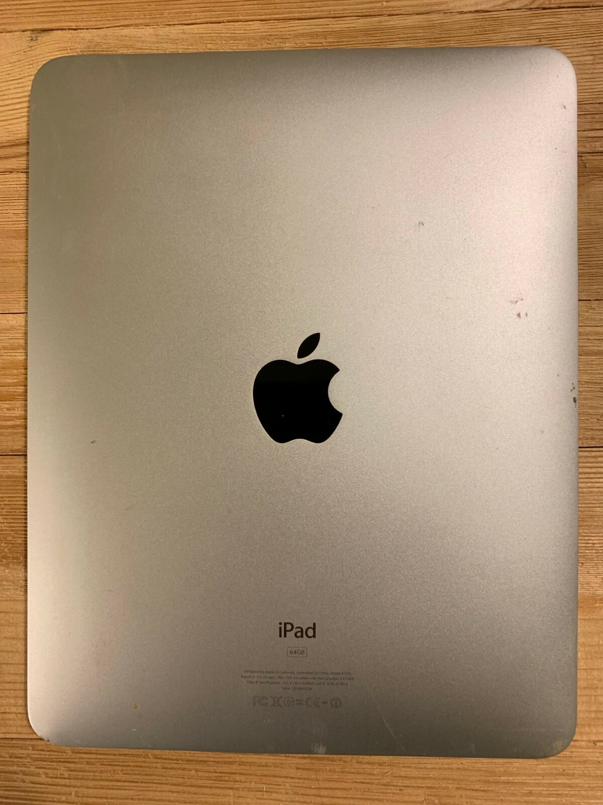 Apple iPad 1st Gen. 16GB, Wi-Fi, 9.7in - Silver A1219