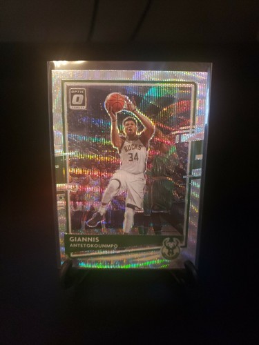 Giannis Anteokounmpo 2020-21 Optic Fanatics Silver Wave Holo
