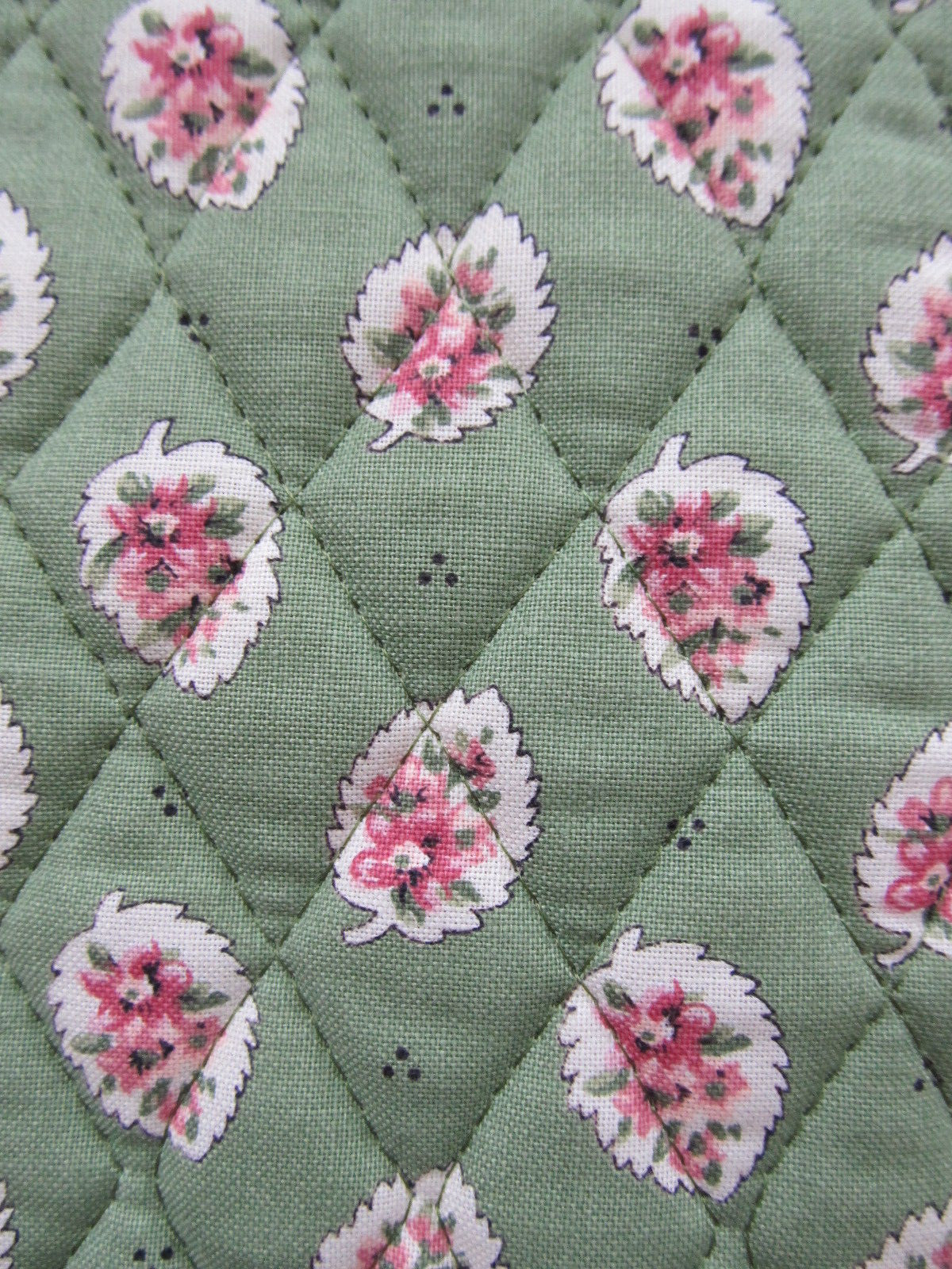 NWT Vera Bradley Curling or Flat Iron Cover Jadeite Green Shabby Pink Chic Roses