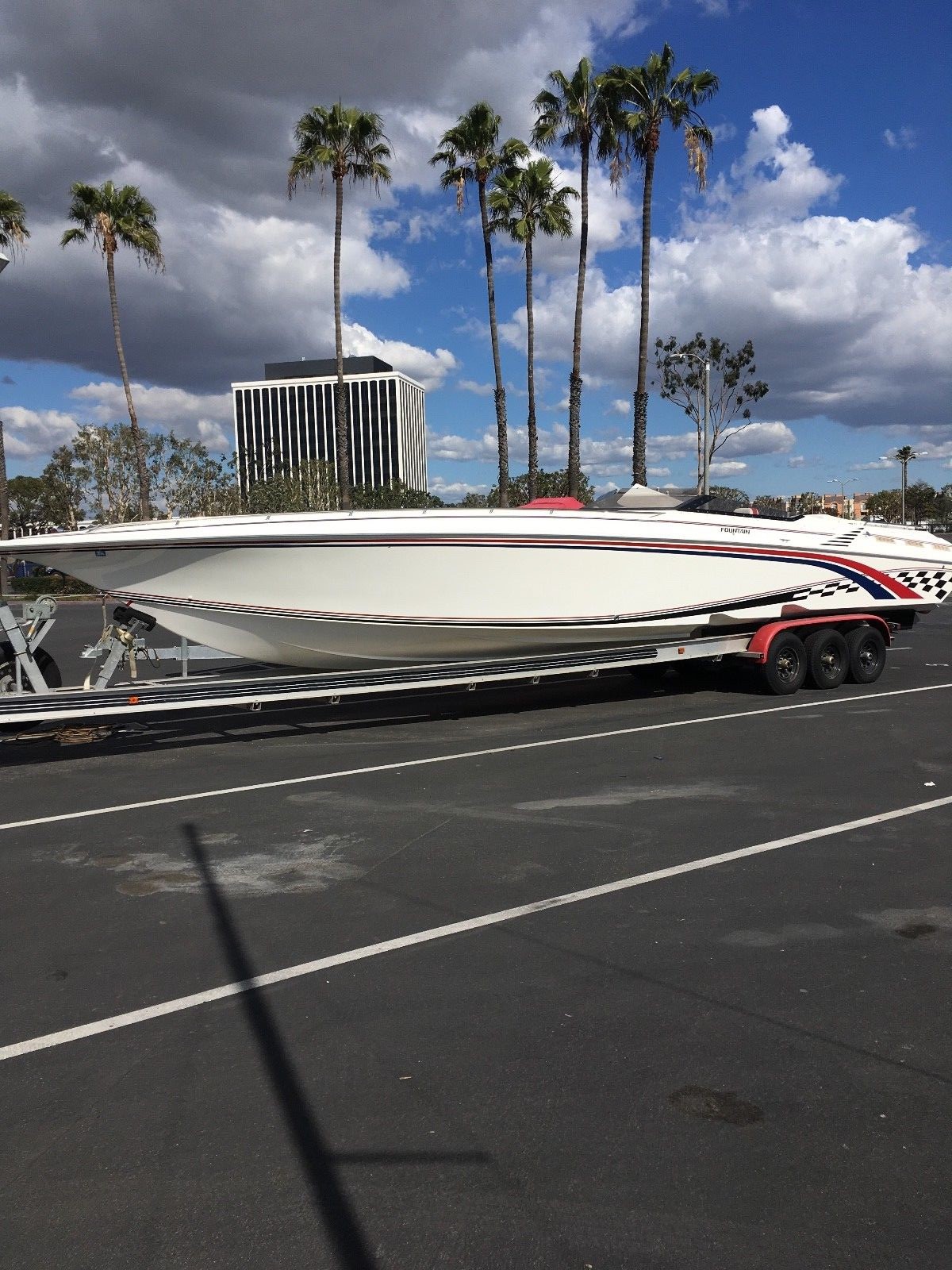Lowered Reserve Excellent condition 1998 FOUNTAIN LIGHTNING WITH BLOWERS