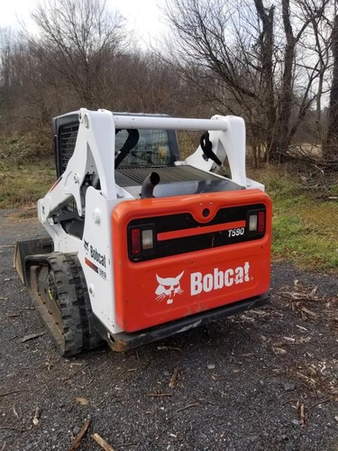 2014 Bobcat T590 Track Machine Skid Loader in excellent condition Original paint