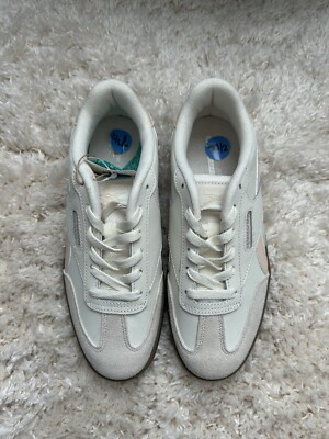 Rebook Pink And Cream Shoes Brand New With Tags! Originally $40 Now $25! 