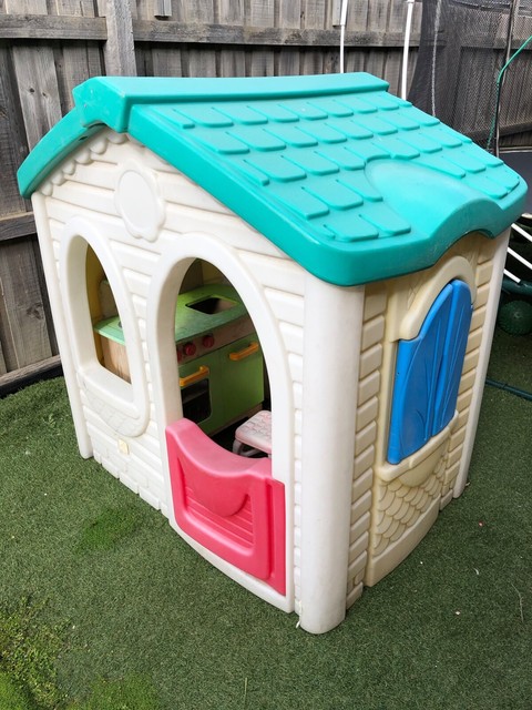 plastic cubby house
