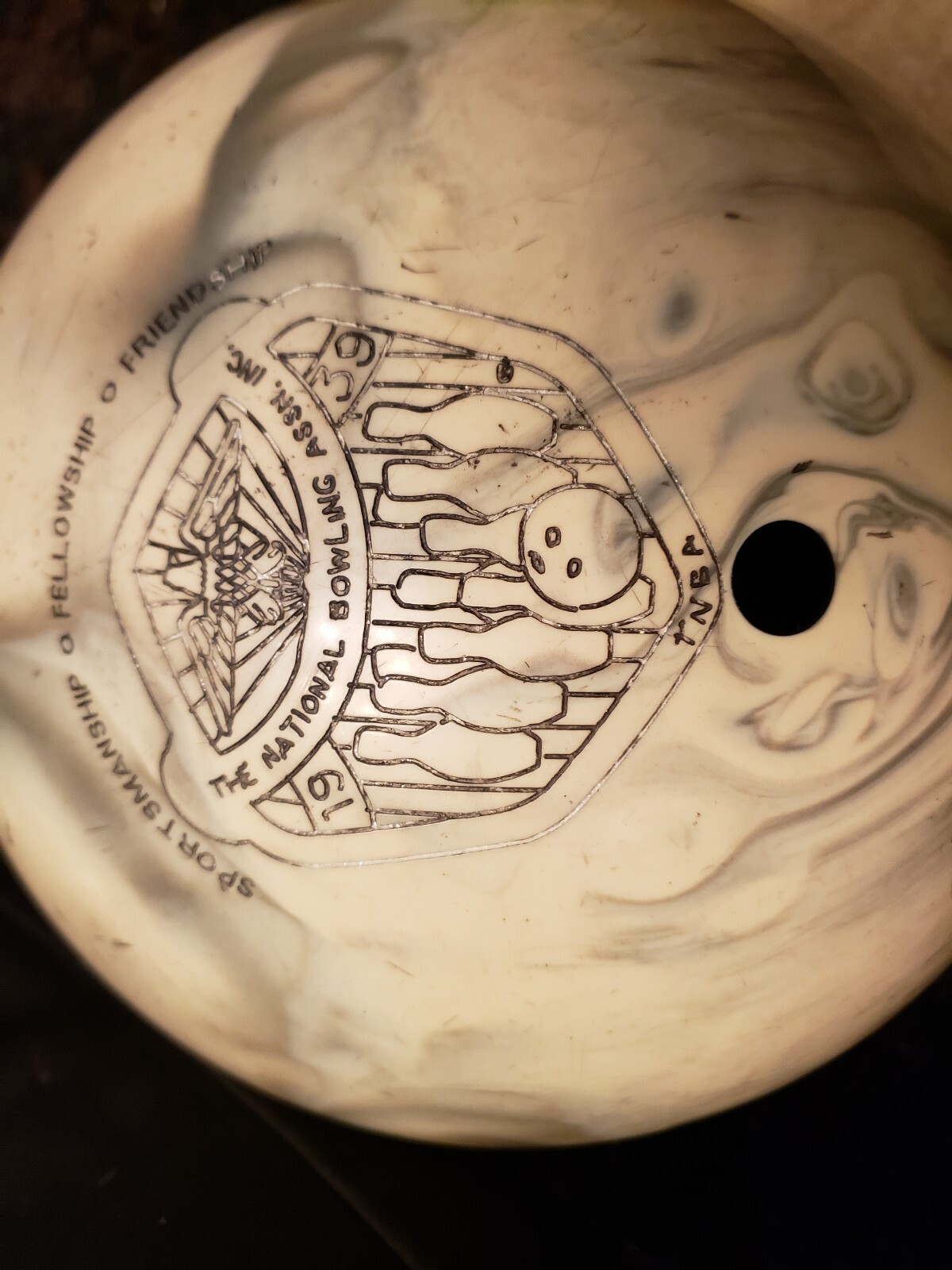 Hammer White Calk bowling Ball