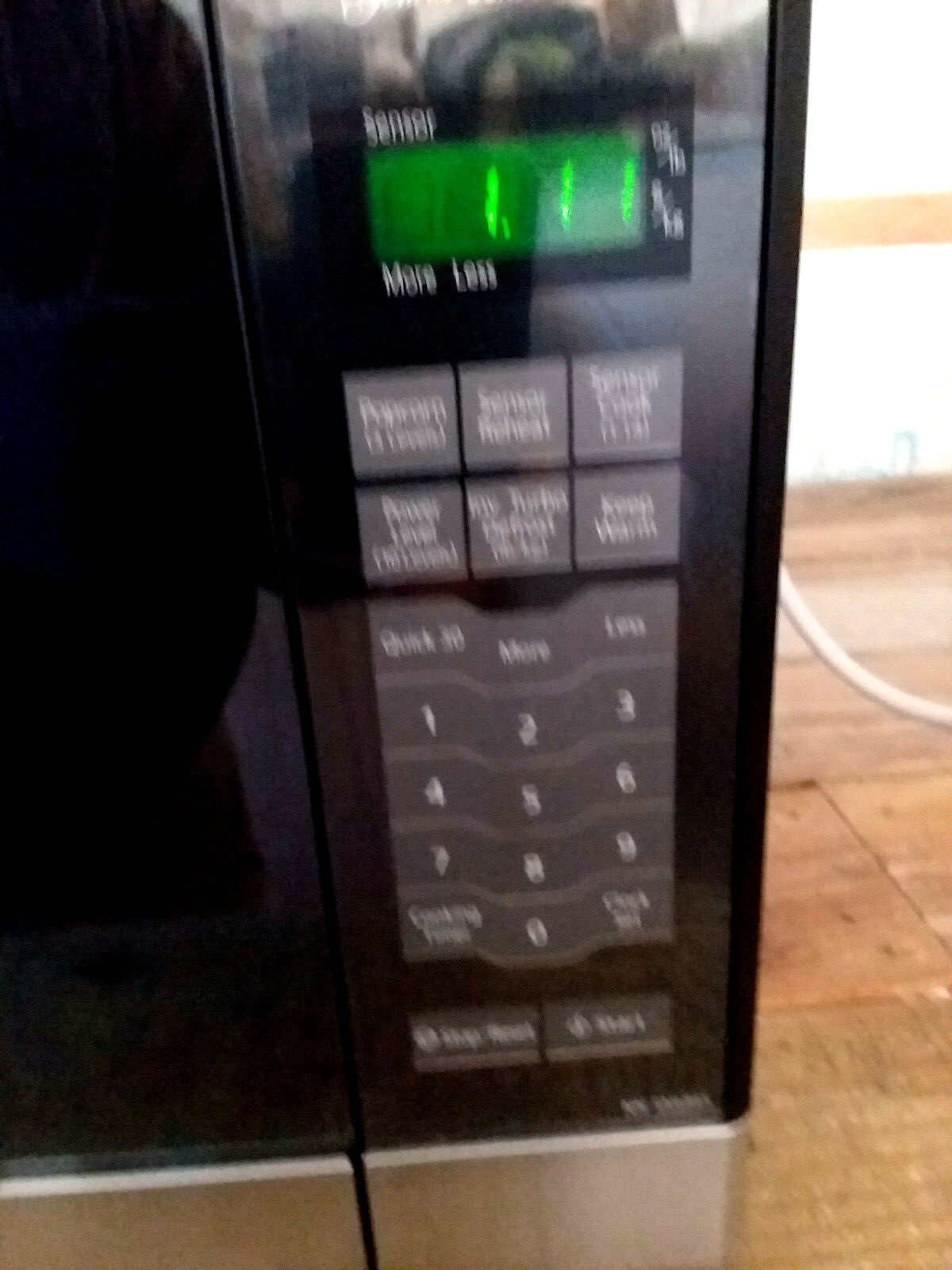 Panasonic NN-SN686S 1.2-cubic foot 1200-watt  Microwave Light Cosmetic Damage