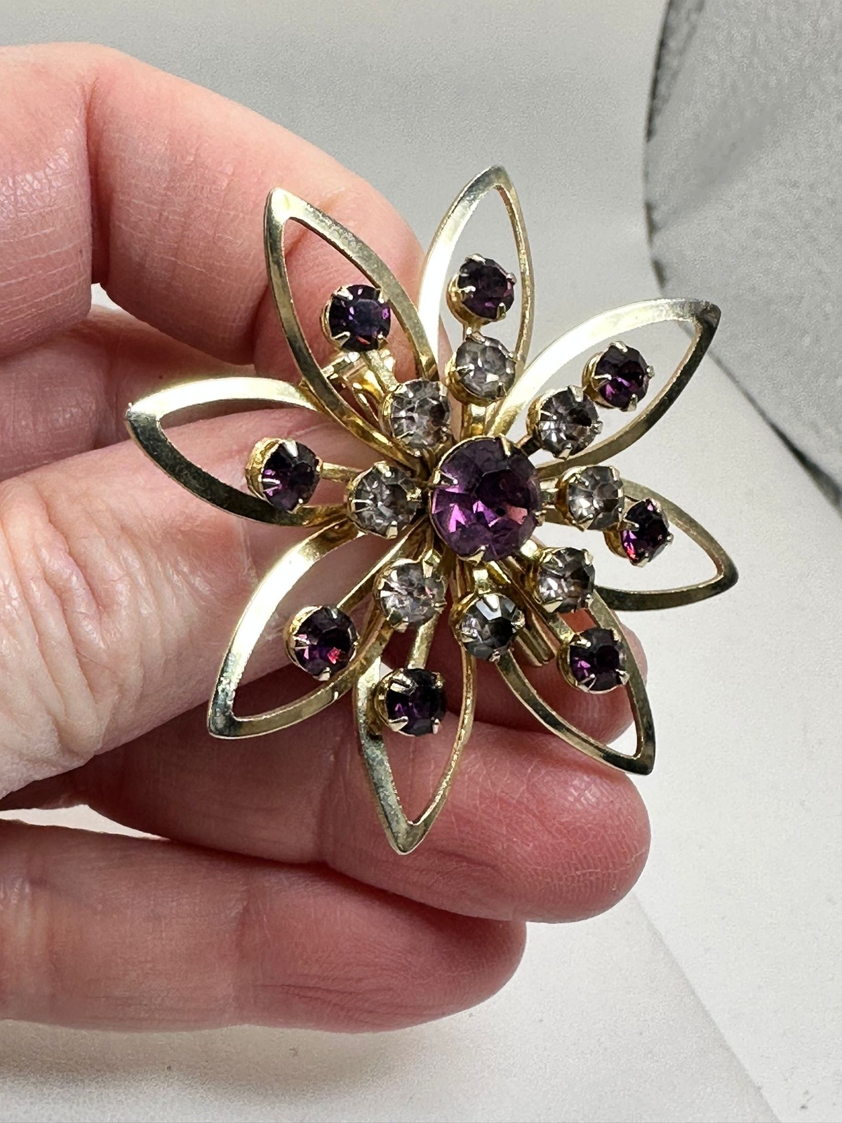 Flower Outline Clear Amethyst Rhinestones 1930s Vintage Gold