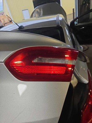 Used Right Lid Mounted Tail Light Assembly fits: FORD FOCUS Right 15 16 17 18