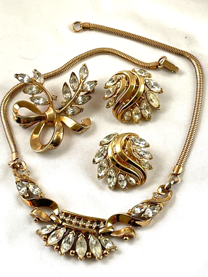 VINTAGE PAT PEND TRIFARI RHINESTONE NECKLACE PIN EARRINGS SET DEMI