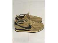 nike hijack mid womens trainers