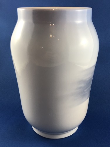 Royal Copenhagen Vase 4566  Statue Of Hoejbro Square Copenhagen 6 3/4