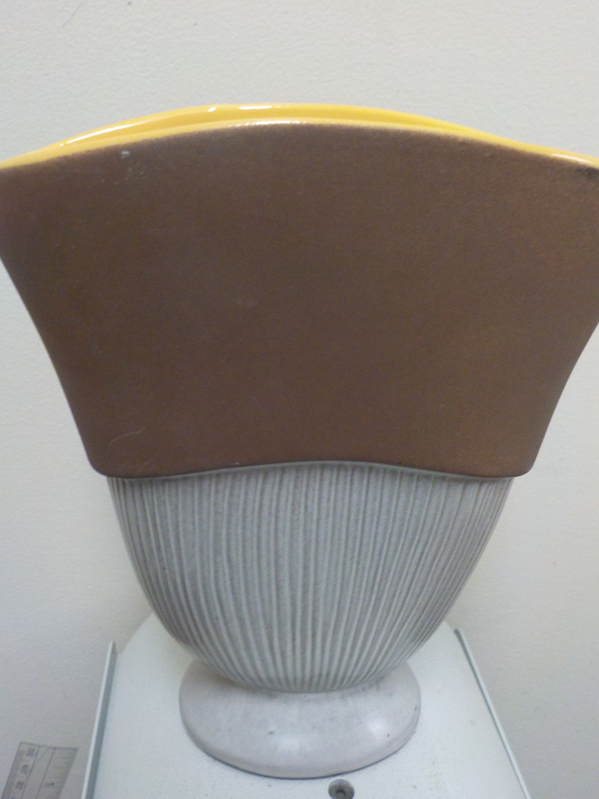 Red Wing Pottery USA Brown, Gray & Yellow Fan Flower Vase 845, original sticker