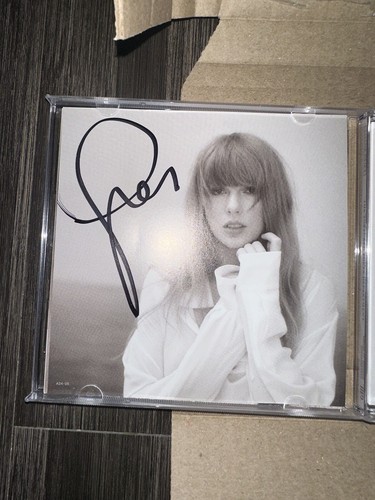 The Tortured Poets Department サイン CD Taylor Swift - THE TORTURED POETS DEPARTMENT - Amazon.com Music
