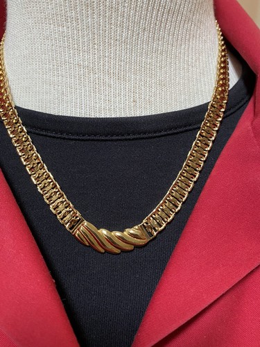 Vintage Monet Gold tone V shape Panther Textured Book Chain