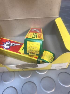 ONE PAIR OF NEW W5DTC Genuine Boxed Bosch Super Spark Plugs
