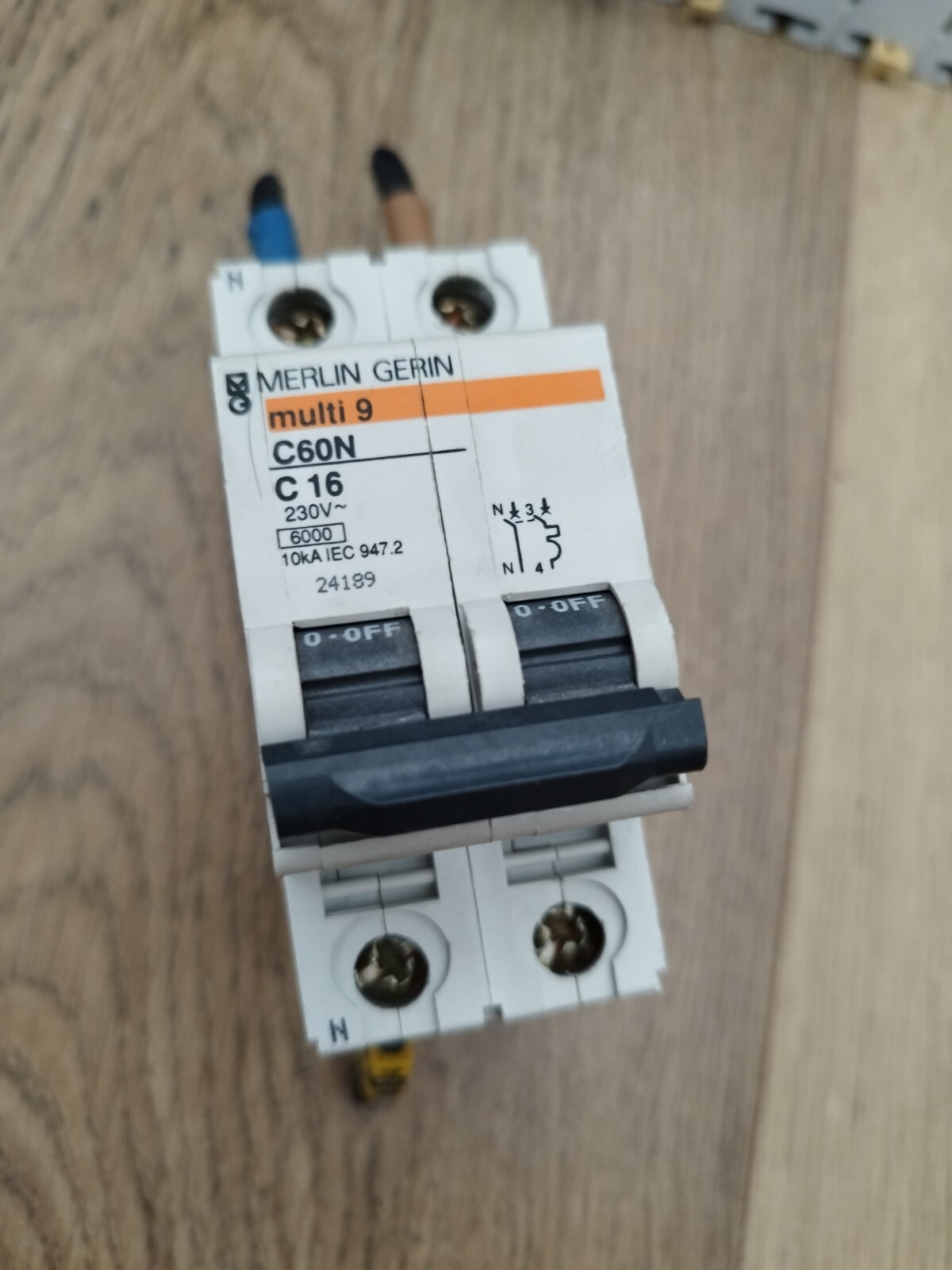 Disjoncteur Merlin Gerin Multi 9 C60N C16 - 16A 230V - Occasion Fonctionnel