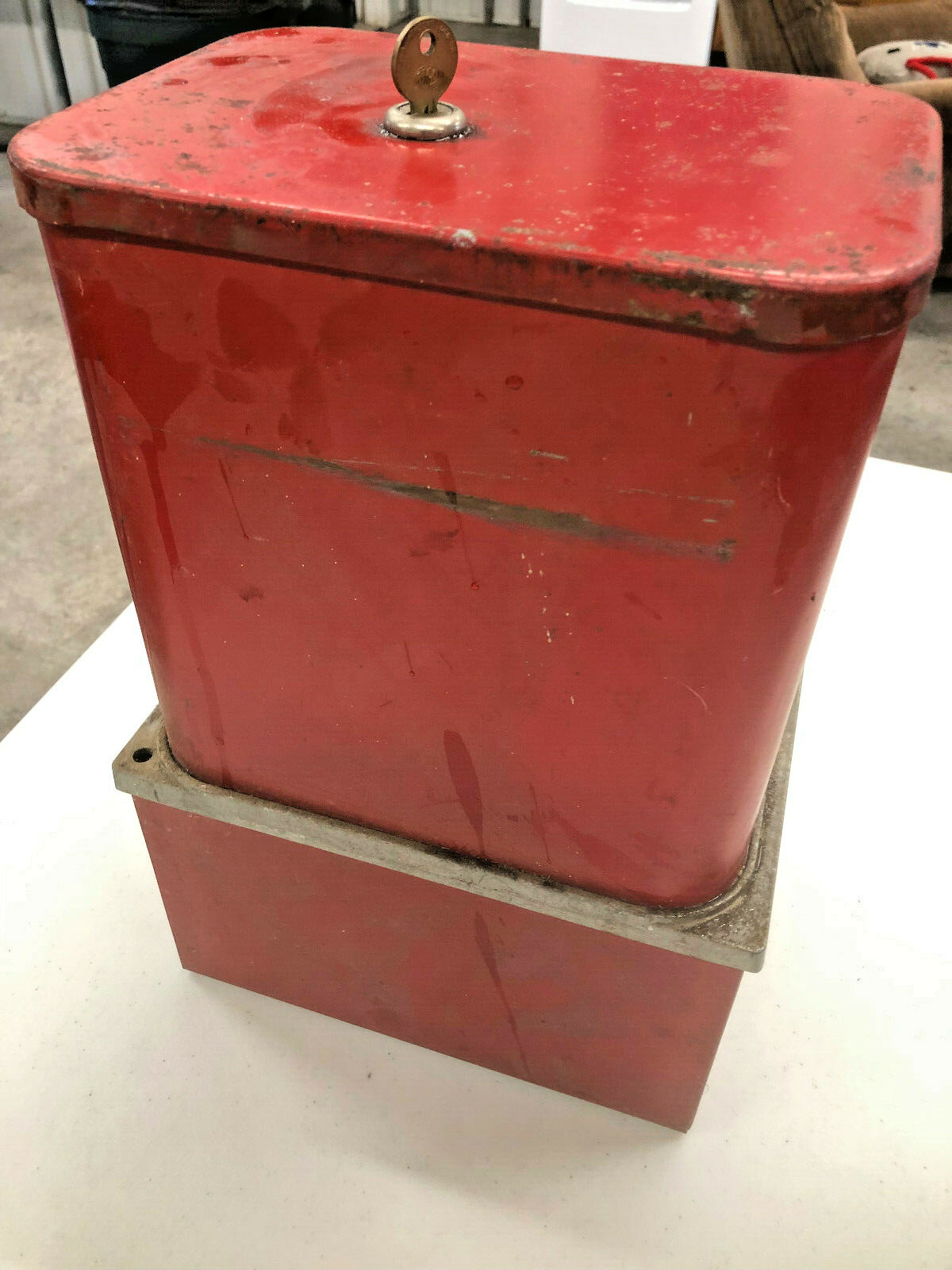 BS4 Vintage Gumball candy 5 cent table top vending dispenser hand crank machine