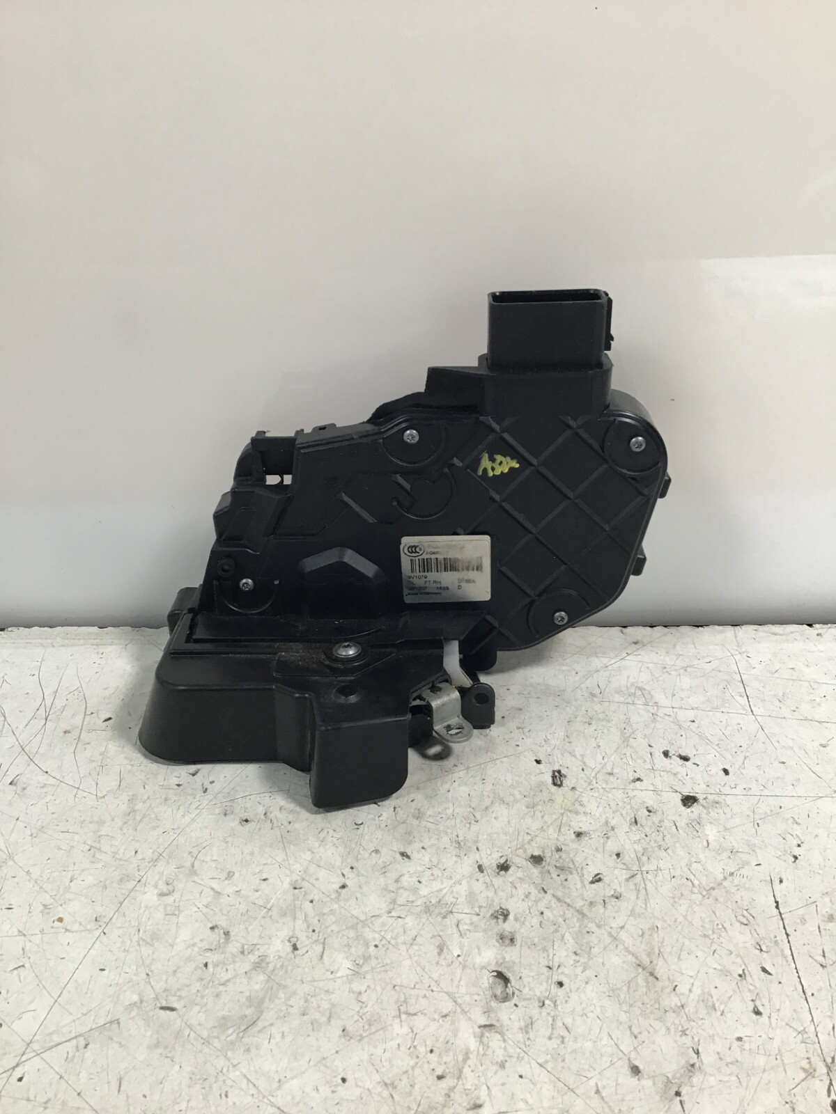 Serratura anteriore destra LAND ROVER DISCOVERY III FQJ000420